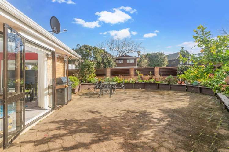 1/2 Channing Crescent Botany Downs_17