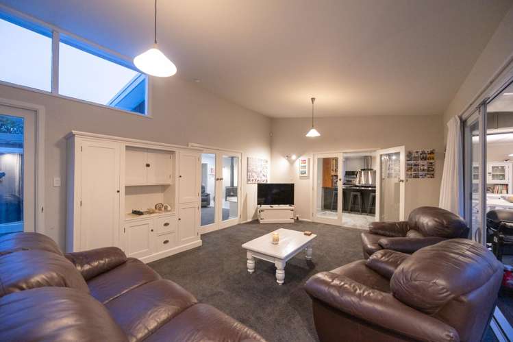 24 Moerangi Street West End_14