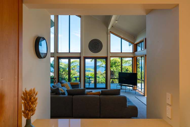 8b Whakamoenga Point Acacia Bay_1