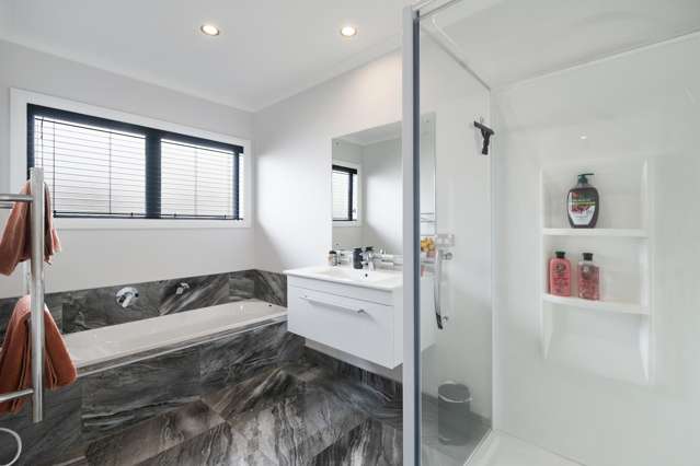 9 Saint Heliers Grove Fitzherbert_2