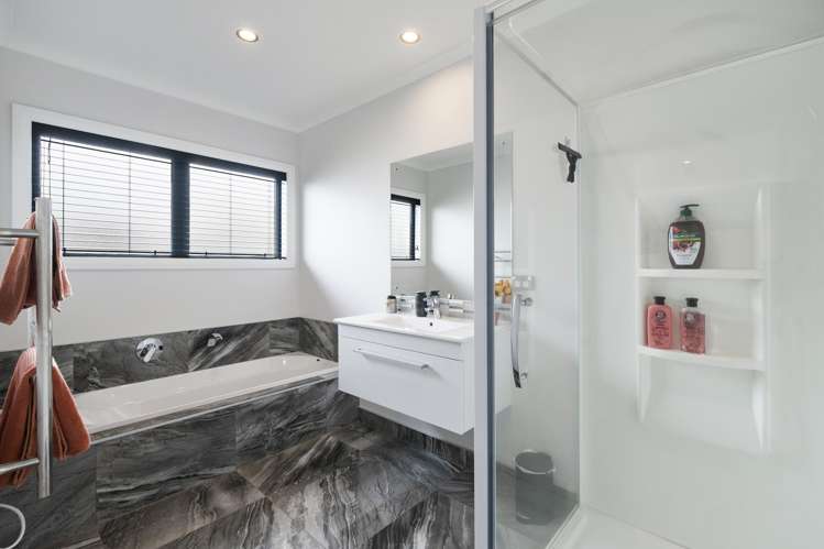 9 Saint Heliers Grove Fitzherbert_2