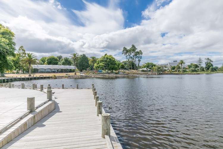 67 Lake Crescent Hamilton Lake_16