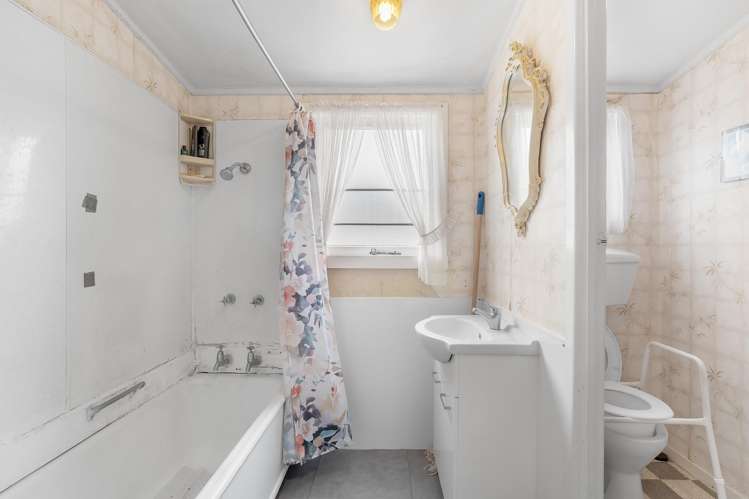 2 Percival Parade Saint Marys Bay_11