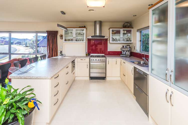 16 Lithgow Drive Otamatea_1