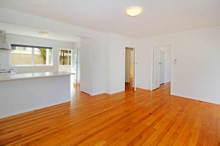 2/118 Lake Road Belmont_3
