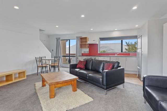 3-Bed Apartment in City with garage