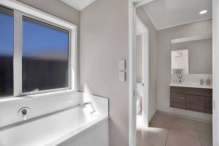 13 Cooke Farm Grove Waiwhakaiho_17