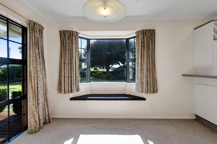 37 Pembroke Road East Stratford_11