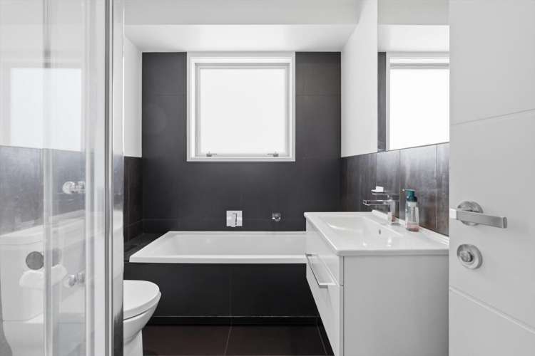 105 Ballintoy Park Drive Welcome Bay_11