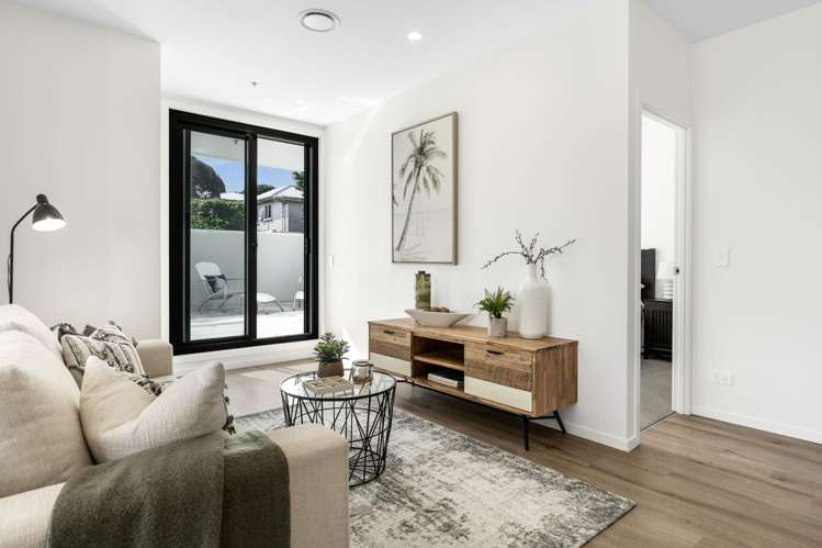 12 Barrack Road Mt Wellington_6