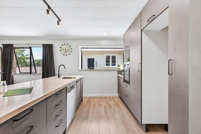 11 Kiwi Street Bird Area_2