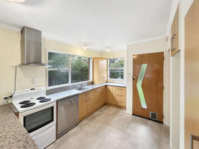 53 Abraham Crescent 10929_1