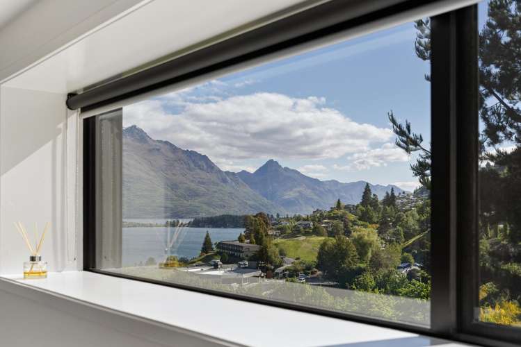 16 Highlands Close Queenstown Hill_9