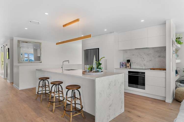 4 Solar Way Langs Beach_12