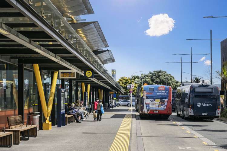 41 McCrae Way New Lynn_11