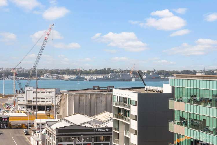 813/47 Beach Road City Centre_3