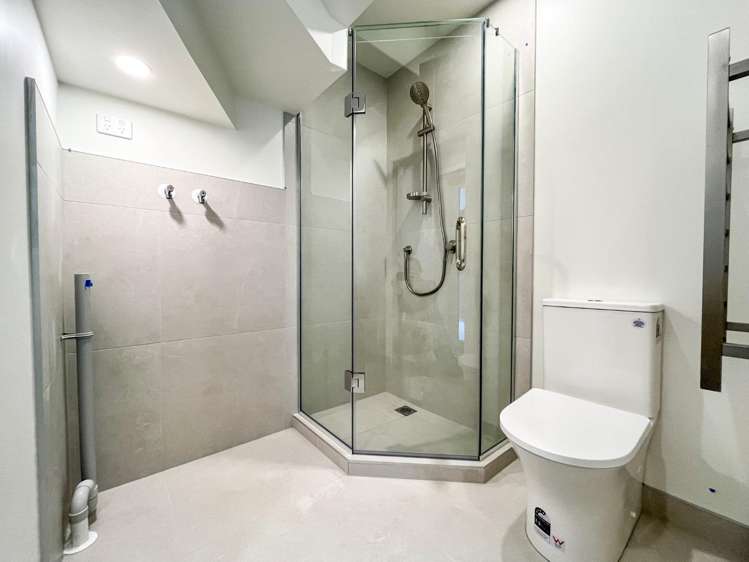 6/9 Aeroview Drive 1603_8