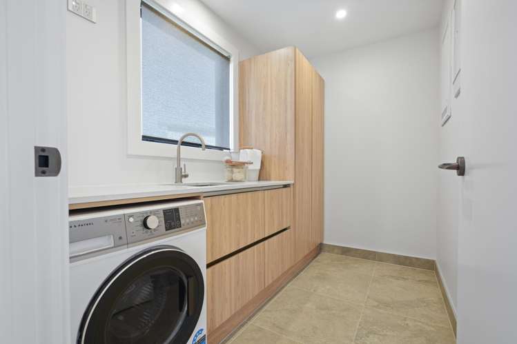 21 Fred Carr Place One Tree Point_26