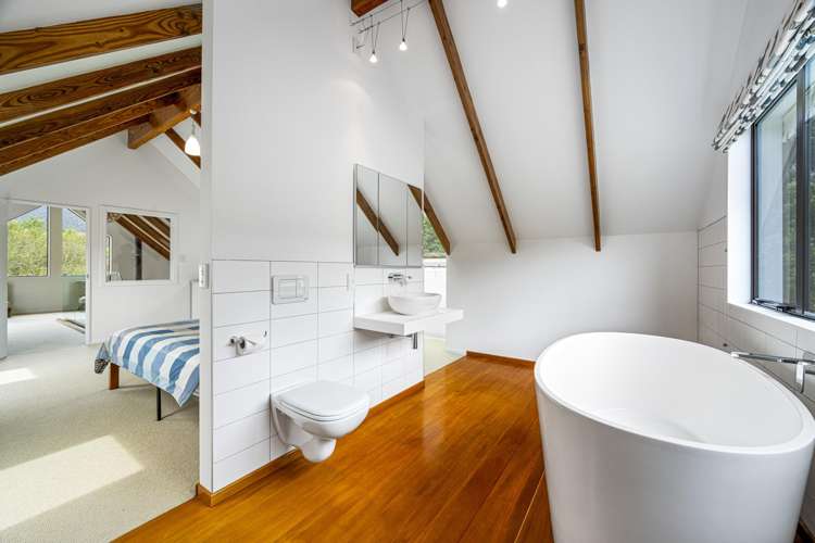 28 Lady Cobham Grove Anakiwa and Surrounds_15