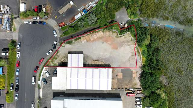 Hard-to-find Avondale yard with excellent access