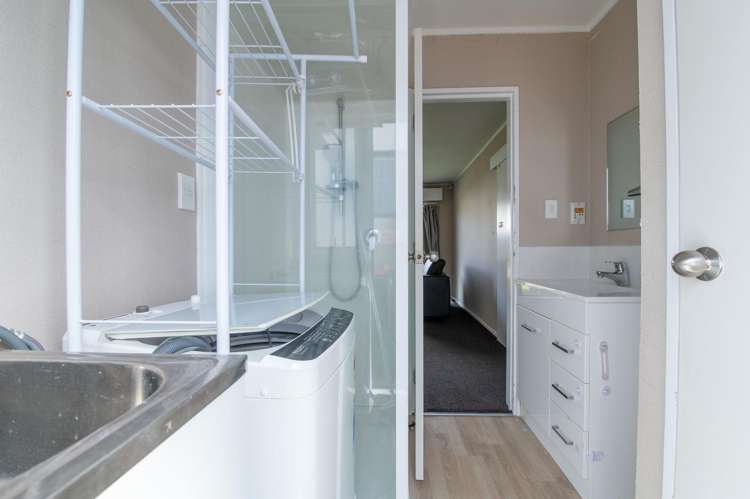 9 Ruihi Street Victoria_17