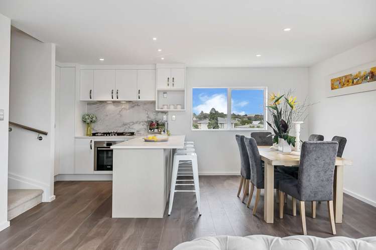 77 Bordeaux Parade Te Atatu South_3