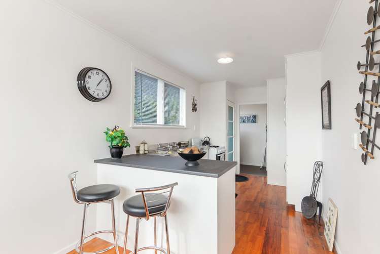 70 Vodanovich Road Te Atatu South_3