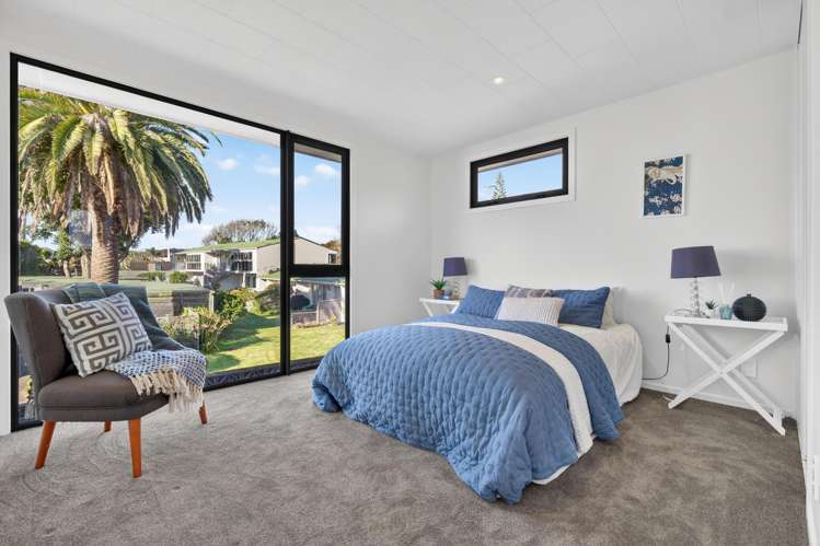 2/3 The Esplanade Eastern Beach_11