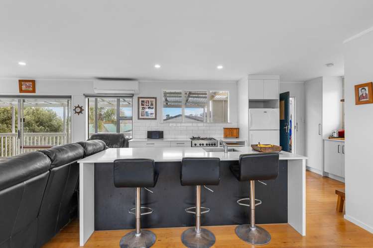 74 Wharf Road Clarks Beach_5