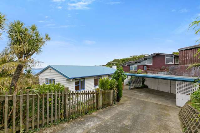 Walk to full primary school, pet friendly home