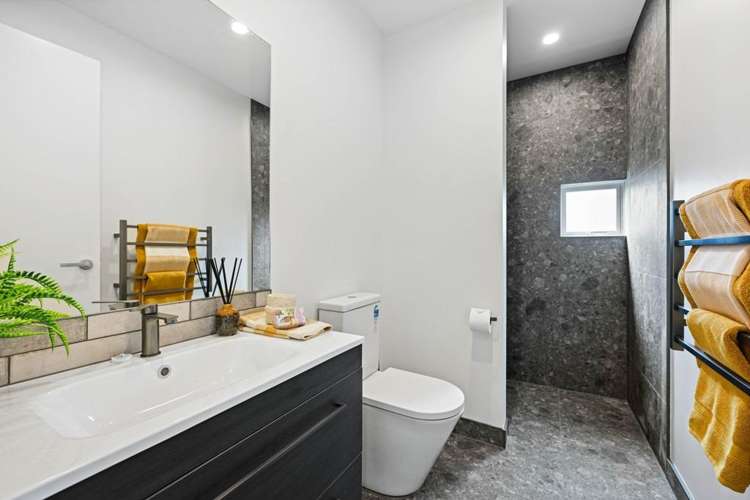 24E Pickering Crescent 1054_16