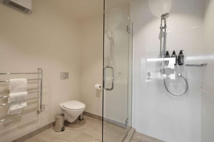 Unit 1 LakeRidge Apts, 51 Thompson Street Queenstown_12