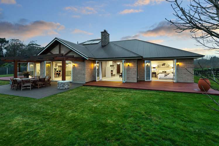 3 Old Windsor Lane Bottle Lake_18