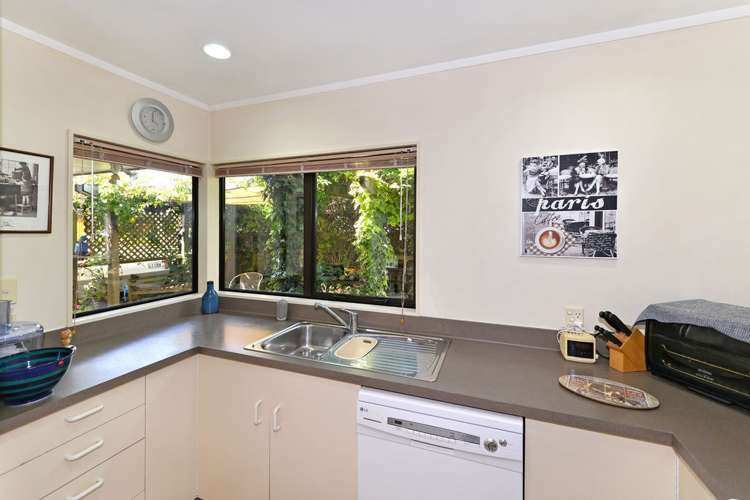 21 Vining Crescent Stoke_9