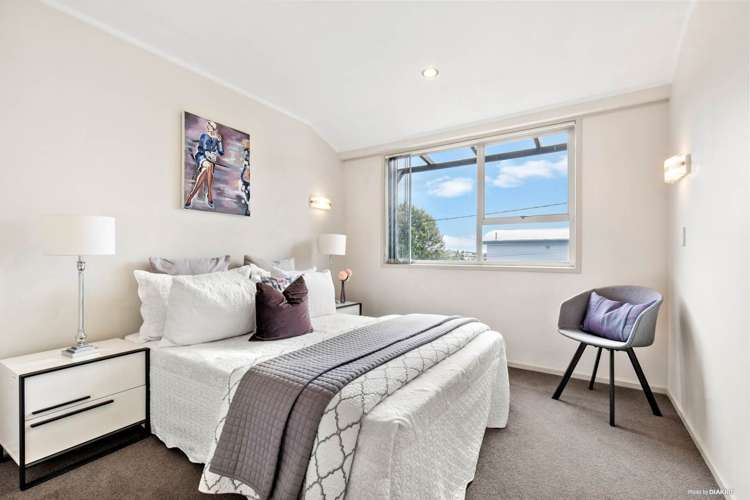 44 Penzance Road Mairangi Bay_11