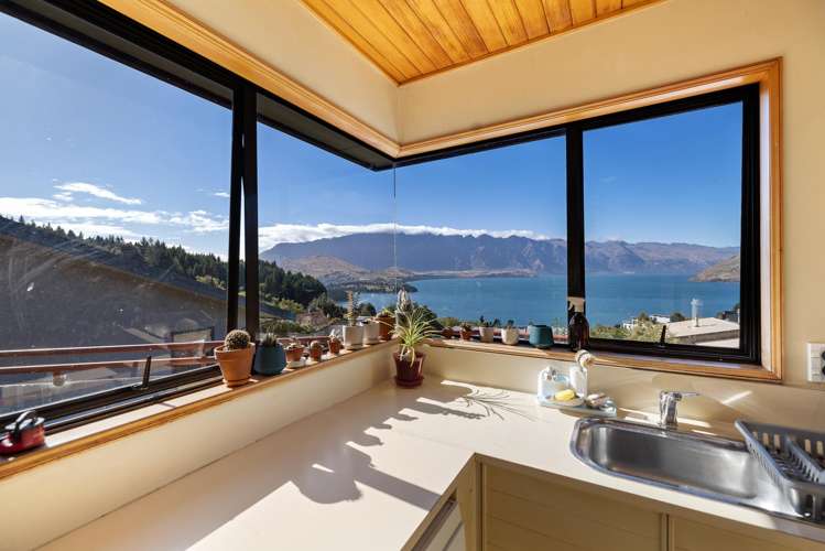 48 Wynyard Crescent Fernhill/Sunshine Bay_5