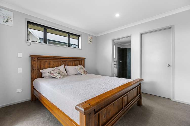 8 Ballintoy Park Drive Welcome Bay_5