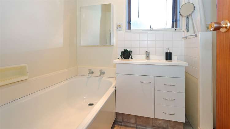 8/33 Swanson Road Henderson_18