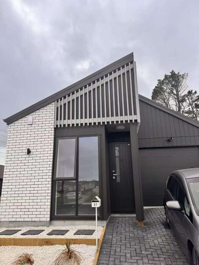 Brand new 3 bedroom 2 bathroom single level home