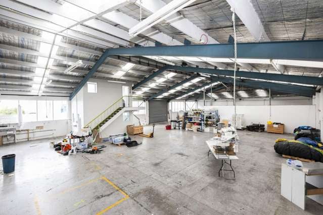 Ideal North facing Sydenham Warehouse/Office