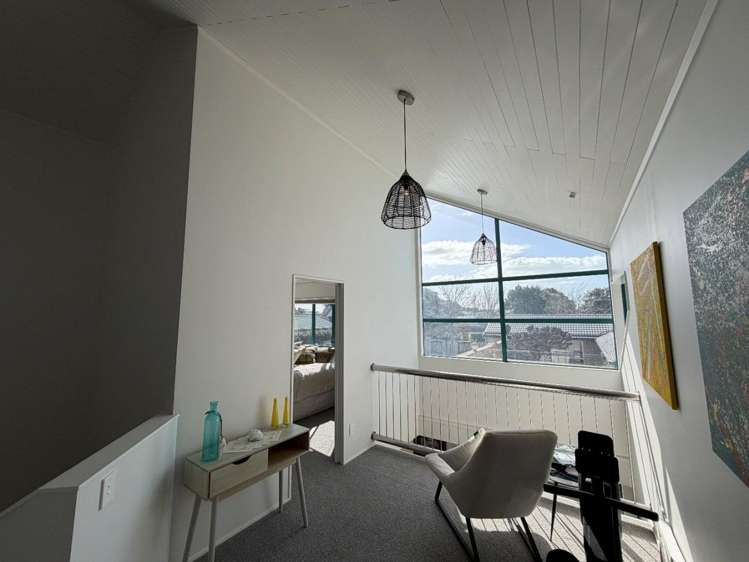 20 Sunrise Avenue 11229_19