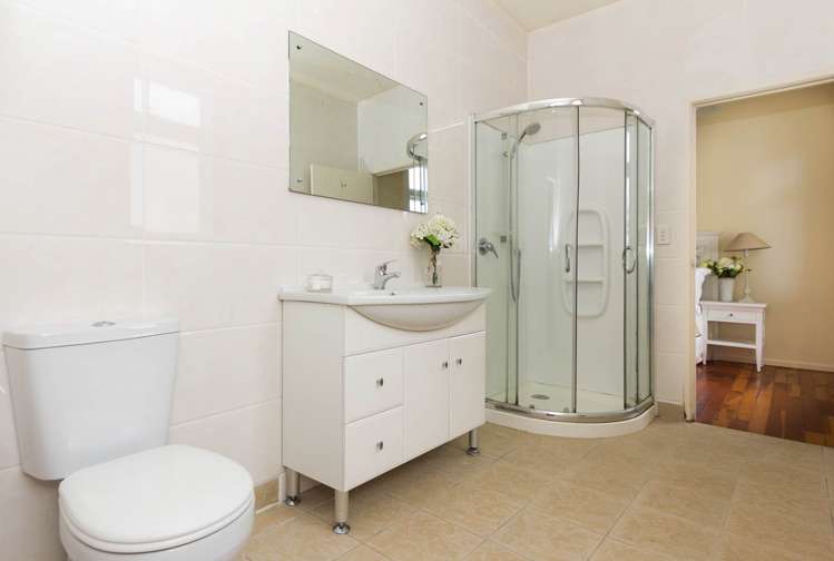 8 Garry Road Mt Eden_11