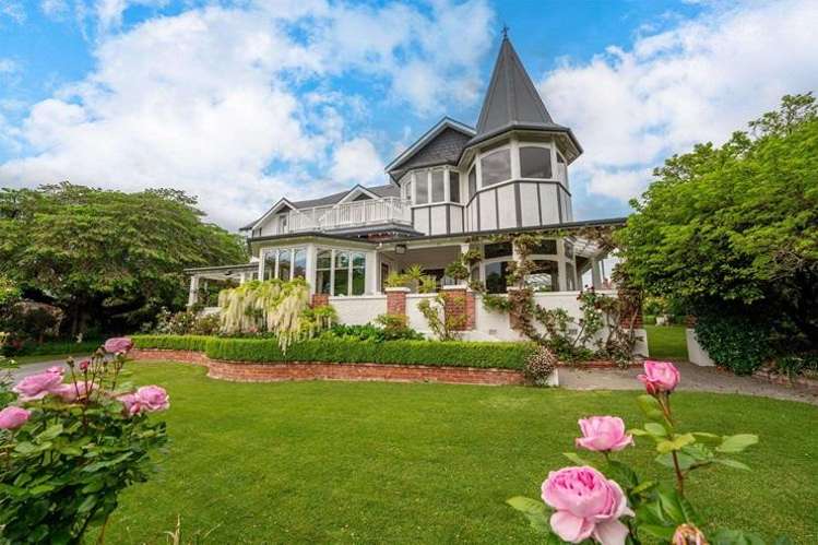 Hoots mon! The best castles and stately homes for sale in NZ