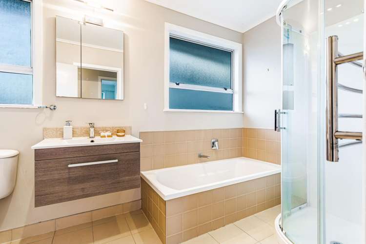 33 Tiroroa Avenue Te Atatu South_14