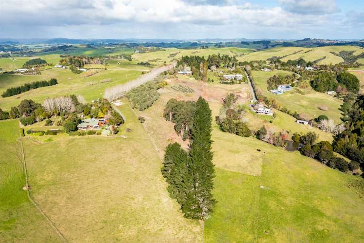 212 Staniforth Road Kaiwaka_23