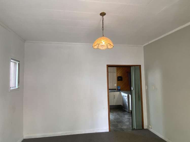 8 Freyberg Avenue 10695_5