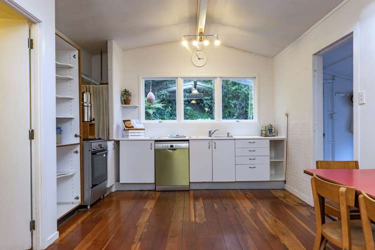 122 Garden Road Piha_10