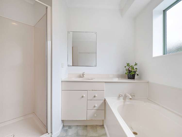 51 Basley road Owhata_19