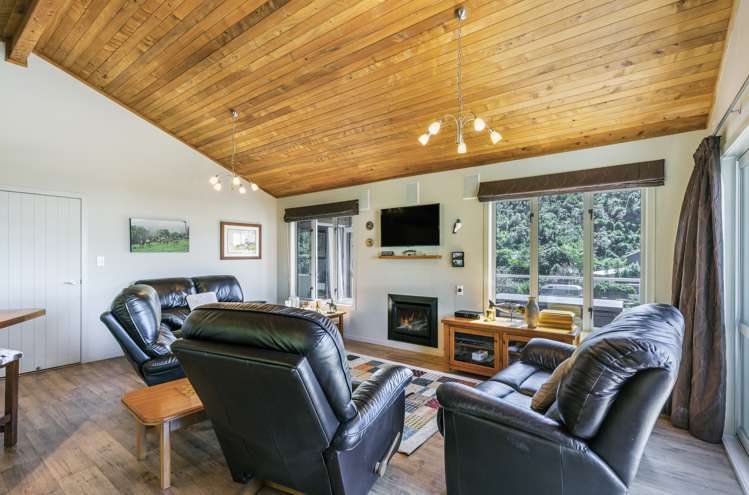 13 Poriwira Drive Kuratau_13