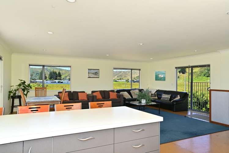 6 Argyle Street Māhia_6